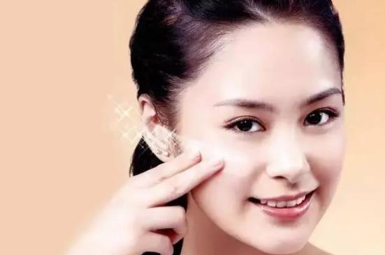 白天抗衰晚上美白对吗？