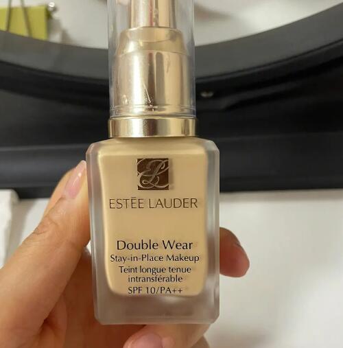 不含重金属的粉底液：安全与美丽的结合