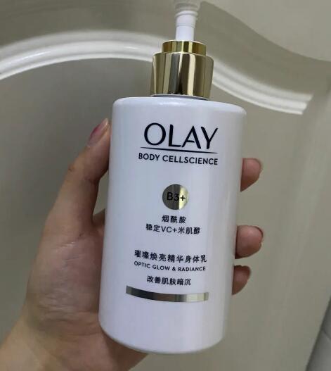 经常用身体乳涂脸是否可取？解析身体乳与脸部肌肤的适配性