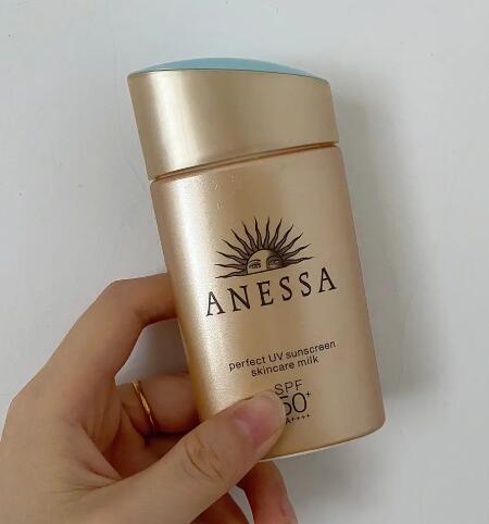 防晒霜用洗面奶可以洗掉吗？深度解析防晒霜与洗面奶的关系