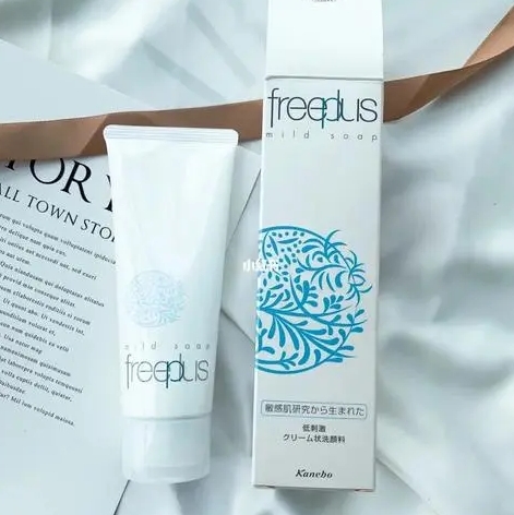 芙丽芳丝洗面奶：温和洁净，呵护肌肤的秘密武器