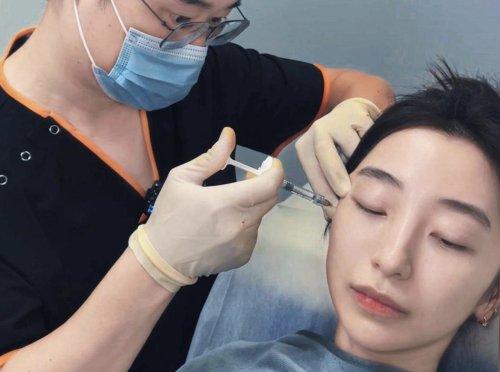打玻尿酸的危害及后期副作用： 10 万+已中招，轻则红肿流脓，重则烂脸毁容