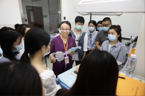 珠江医院整形科医生：从业近 40 年，被誉为自然美届的 “人间达芬奇”