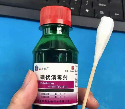 碘伏可以涂在痘痘上吗？皮肤科医生告诉你真相吧